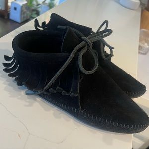 Black Minnetonka Moccasins